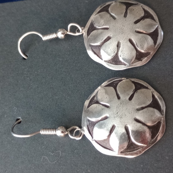 Daisy Sterling Silver Dangle Earrings - Picture 10 of 11